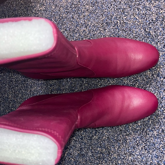Stuart Weitzman Burgundy/Cranberry Heeled Boots. Stylish and comfortable. - Picture 9 of 12